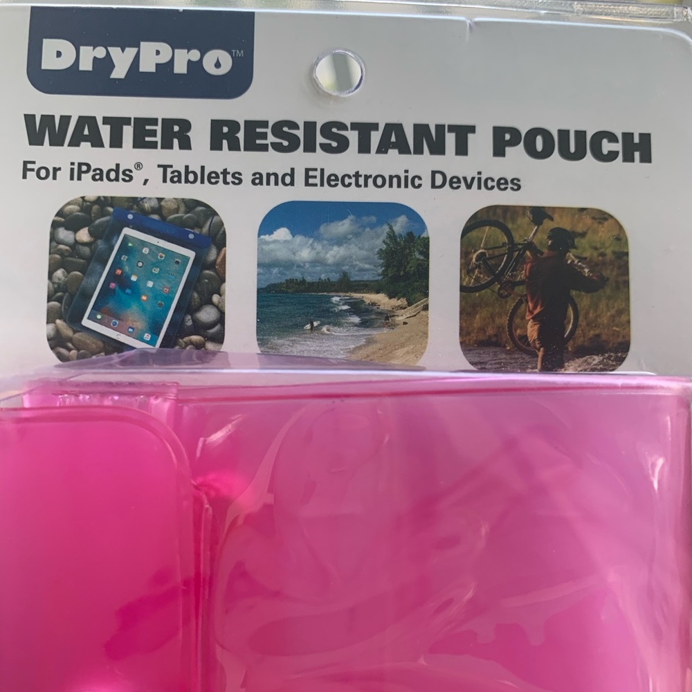 NWT Dry Pro Water Resistant Pouch